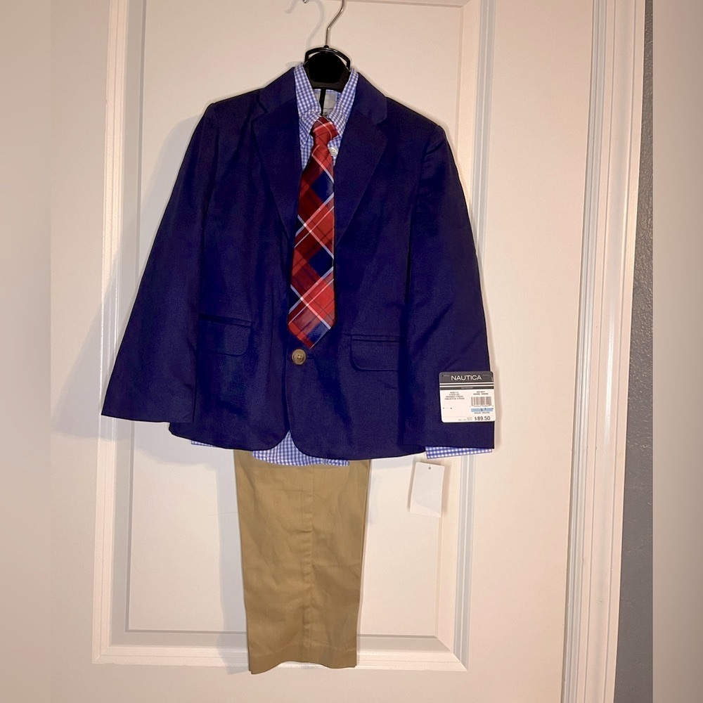 Nautica 4 piece suit (boy’s sz 5)